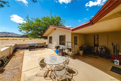 Exterior - 2100 E Valley View Rd, Kingman, AZ 86409 photo 3 of 17