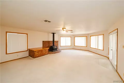 Living - 2100 E Valley View Rd, Kingman, AZ 86409 photo 6 of 11
