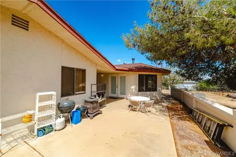 Exterior - 2100 E Valley View Rd, Kingman, AZ 86409 photo 5 of 17