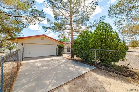 Exterior - 2100 E Valley View Rd, Kingman, AZ 86409 photo 2 of 17