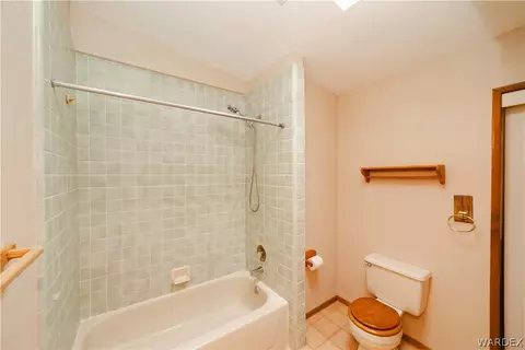 Bath - 2100 E Valley View Rd, Kingman, AZ 86409 photo 3 of 4