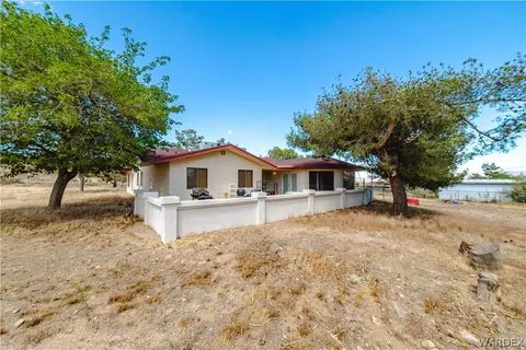 Exterior - 2100 E Valley View Rd, Kingman, AZ 86409 photo 9 of 17