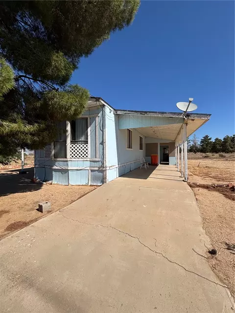 5465 W Earl Dr, Golden Valley, AZ 86413