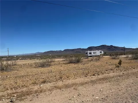 3431 Hualapai Dr, Golden Valley, AZ 86413
