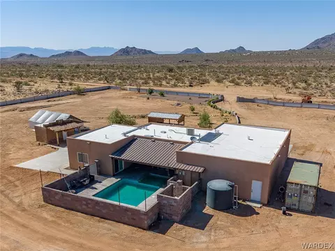 2424 E Beth Dr, Yucca, AZ 86438