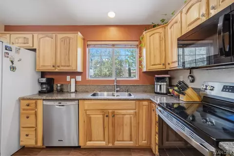 Kitchen - 3063 Mallory Loop, Kingman, AZ 86401 photo 4 of 5
