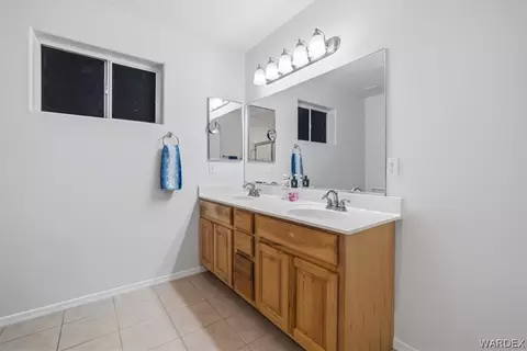 Bath - 3063 Mallory Loop, Kingman, AZ 86401 photo 2 of 4
