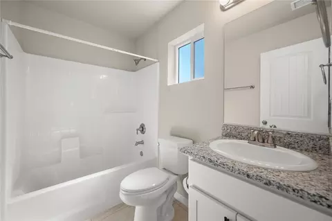 Bath - 2720 E Devlin Ave, Kingman, AZ 86409 photo 2 of 2