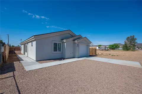 Exterior - 2720 E Devlin Ave, Kingman, AZ 86409 photo 3 of 30