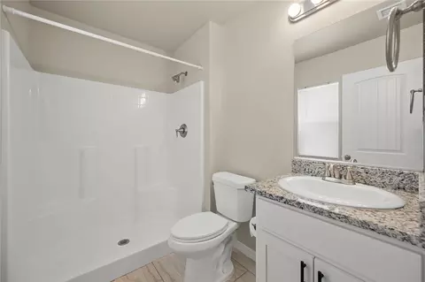 Bath - 2720 E Devlin Ave, Kingman, AZ 86409 photo 1 of 2