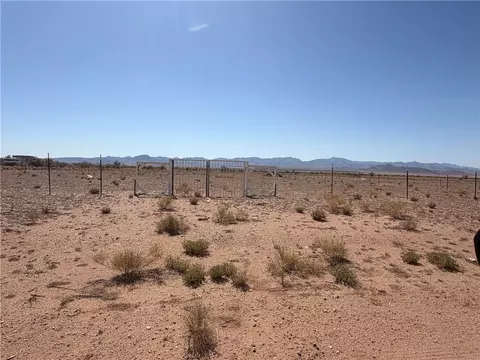 5885 N Logan Dr, Kingman, AZ 86401