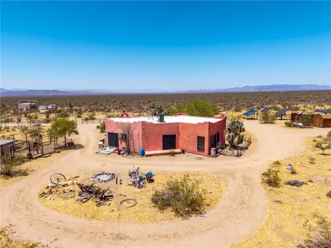 17685 S Jesse James Rd, Yucca, AZ 86438