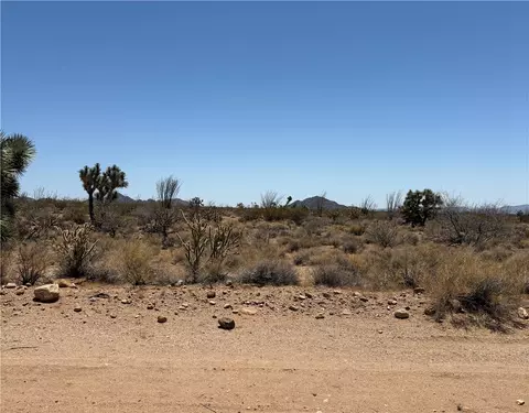 000 E Maricopa Dr, Yucca, AZ 86438