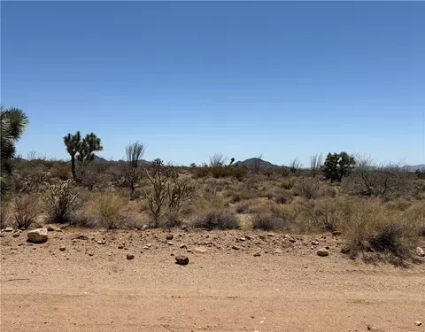000 E Maricopa Dr, Yucca, AZ 86438