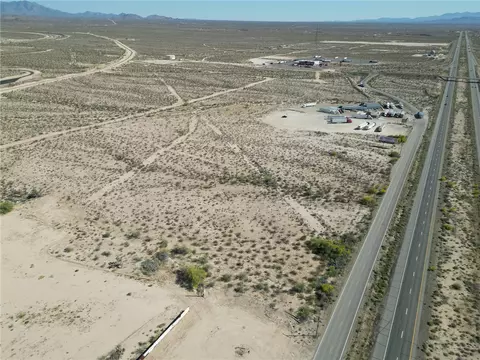 208-04 070 Frontage Rd, Yucca, AZ 86438