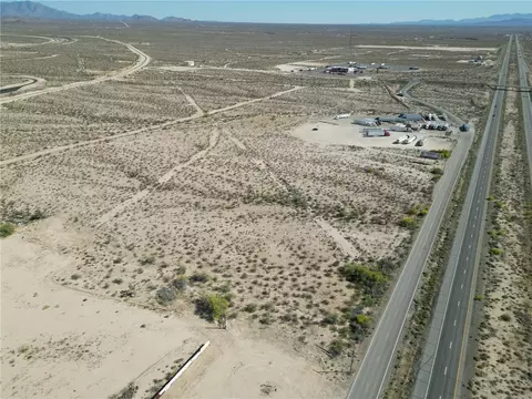 000 Frontage Rd, Yucca, AZ 86438
