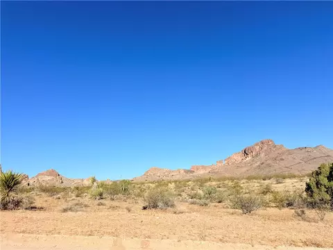 8 W Chuar, Golden Valley, AZ 86413