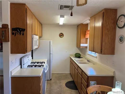 Kitchen - 1510 E Packard Ave, Kingman, AZ 86409 photo 3 of 5