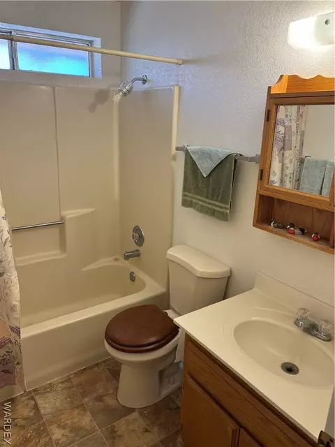 Bath - 1510 E Packard Ave, Kingman, AZ 86409 photo 3 of 3