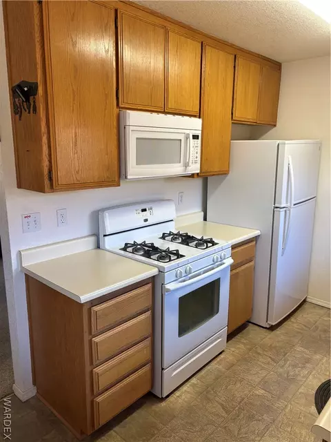 Kitchen - 1510 E Packard Ave, Kingman, AZ 86409 photo 5 of 5
