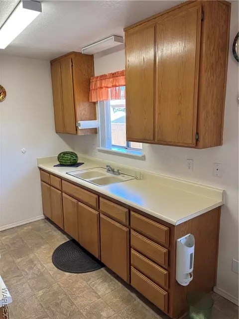 Kitchen - 1510 E Packard Ave, Kingman, AZ 86409 photo 4 of 5