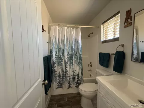 Bath - 3207 E Northfield Ave, Kingman, AZ 86409 photo 1 of 4