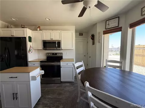 Kitchen - 3207 E Northfield Ave, Kingman, AZ 86409 photo 1 of 4
