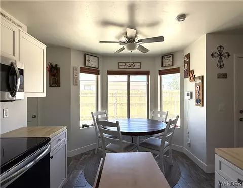 Kitchen - 3207 E Northfield Ave, Kingman, AZ 86409 photo 3 of 4