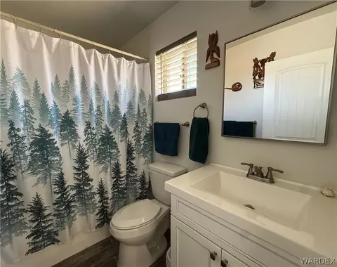 Bath - 3207 E Northfield Ave, Kingman, AZ 86409 photo 2 of 4