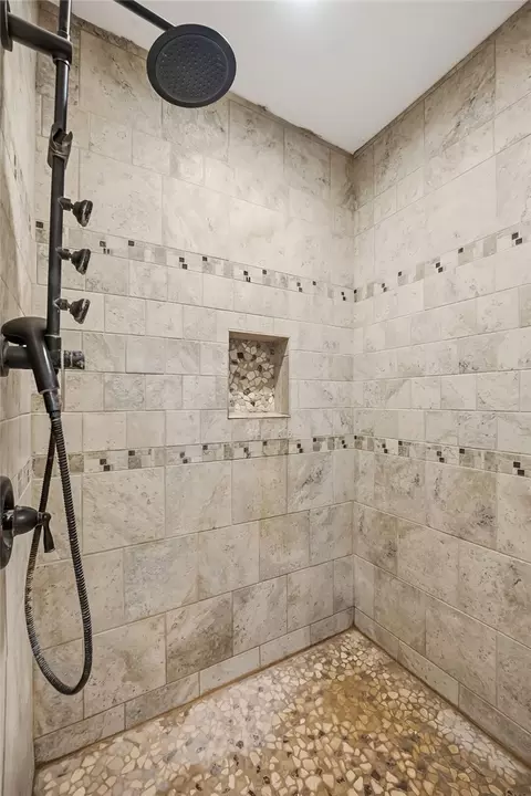 Bath - 2143 E Willow Dr, Mohave Valley, AZ 86440 photo 3 of 5