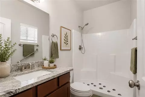 Bath - 2340 E Lass Ave, Kingman, AZ 86409 photo 1 of 3