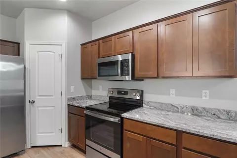 Kitchen - 2340 E Lass Ave, Kingman, AZ 86409 photo 4 of 5