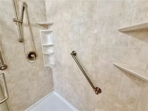 Bath - 3846 E Ames Ave, Kingman, AZ 86409 photo 5 of 7