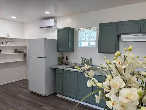 Kitchen - 3804 E Shaeffer Ave, Kingman, AZ 86409 photo 1 of 3