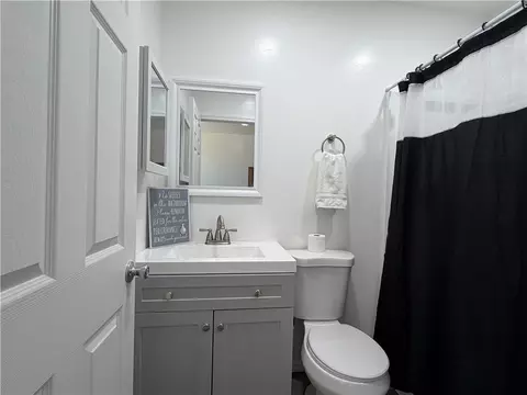 Bath - 3804 E Shaeffer Ave, Kingman, AZ 86409 photo 1 of 7