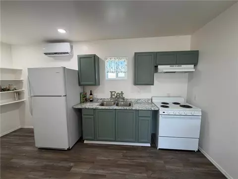 Kitchen - 3804 E Shaeffer Ave, Kingman, AZ 86409 photo 2 of 3