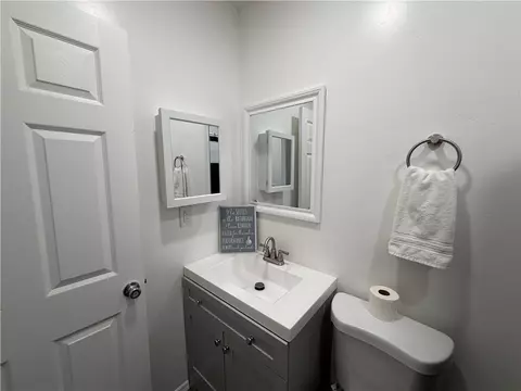 Bath - 3804 E Shaeffer Ave, Kingman, AZ 86409 photo 2 of 7