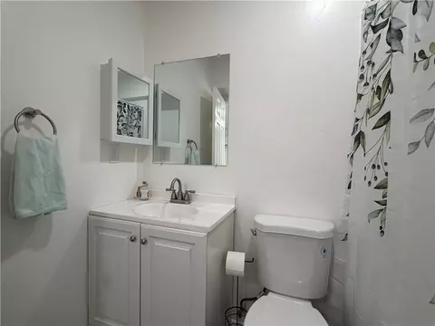 Bath - 3804 E Shaeffer Ave, Kingman, AZ 86409 photo 5 of 7