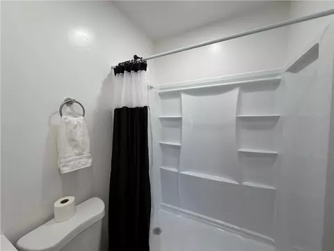 Bath - 3804 E Shaeffer Ave, Kingman, AZ 86409 photo 3 of 7