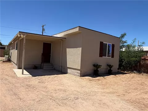 Exterior - 3804 E Shaeffer Ave, Kingman, AZ 86409 photo 4 of 15