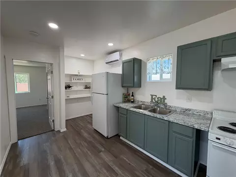 Kitchen - 3804 E Shaeffer Ave, Kingman, AZ 86409 photo 3 of 3