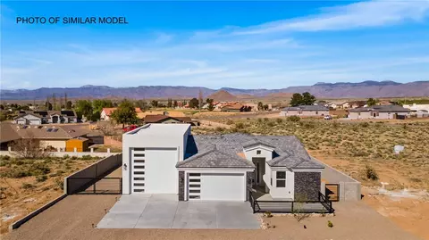 7651 E Oxbow Dr, Kingman, AZ 86401