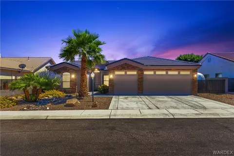 2042 Robert Mitchum Dr, Kingman, AZ 86409
