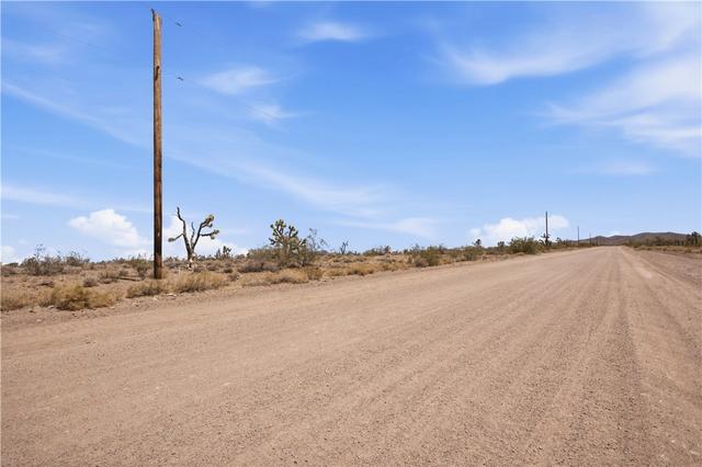 8795 W Mc Grath Dr, White Hills, AZ 86445