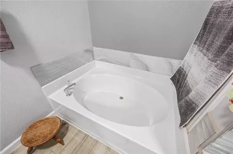 Bath - 2016 E Hackamore Dr, Mohave Valley, AZ 86440 photo 2 of 4