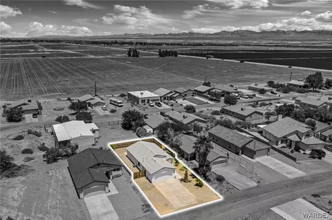 9762 S Kingman Dr, Mohave Valley, AZ 86440