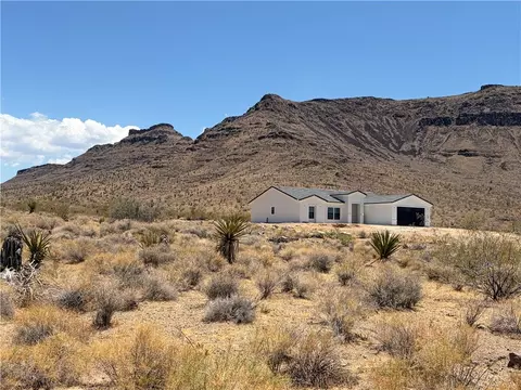 460 S Kelvin Rd, Golden Valley, AZ 86413