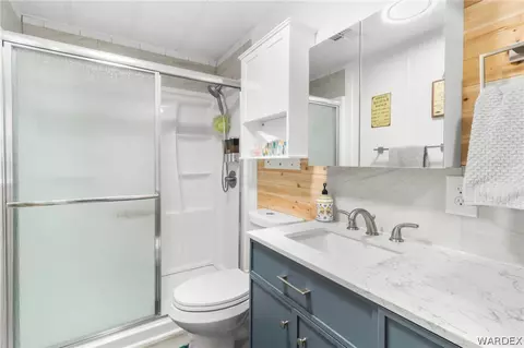 Bath - 2330 E Devlin Ave, Kingman, AZ 86409 photo 1 of 5