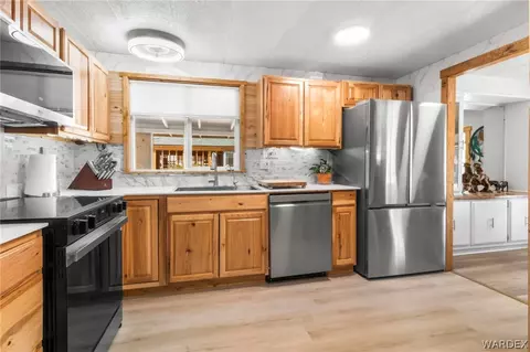 Kitchen - 2330 E Devlin Ave, Kingman, AZ 86409 photo 3 of 7