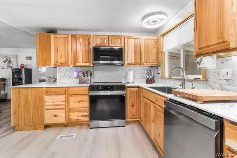 Kitchen - 2330 E Devlin Ave, Kingman, AZ 86409 photo 5 of 7